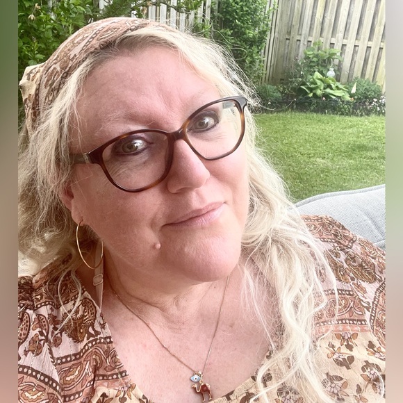 Meet your Posher, Lisa - Picture 7 of 8